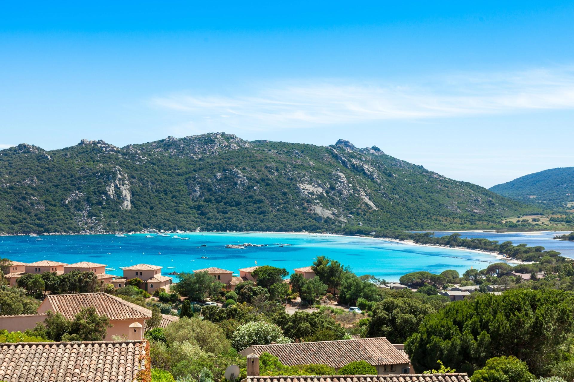 La magnifique baie de Santa Giulia en Corse-du-Sud