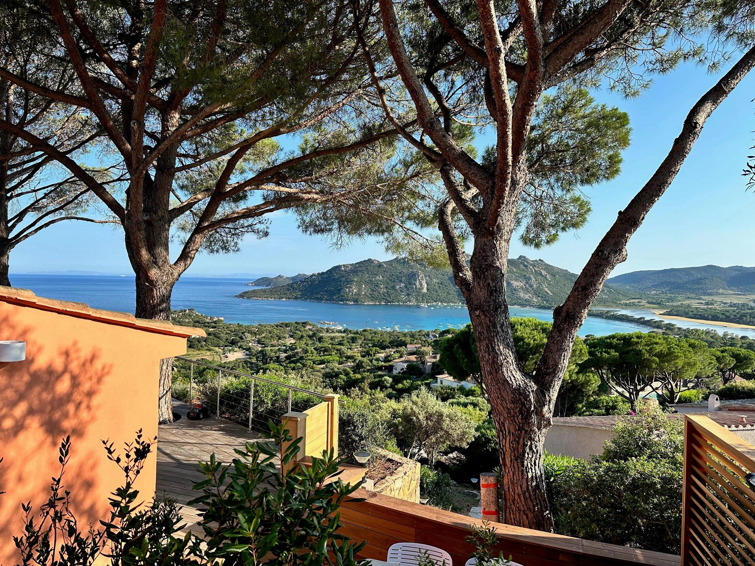 Grande maison quatre chambres avec vue mer à louer à Santa Giulia