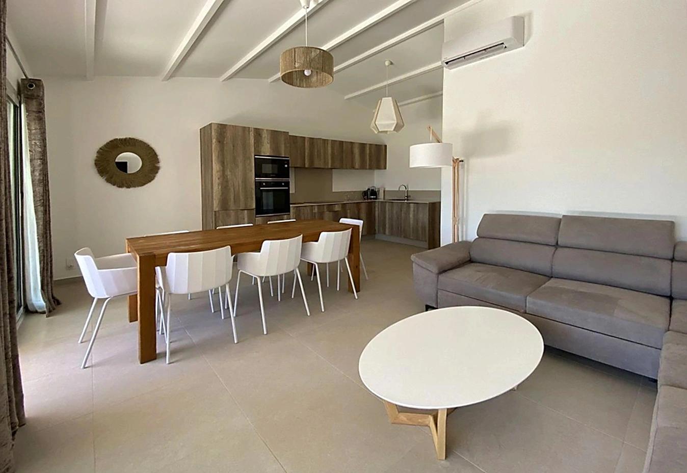 Salon spacieux dans nos villas à louer à Porto-Vecchio