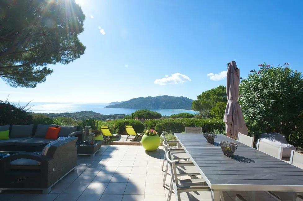 Maison de vacances avec terrasse et vue mer à Santa Giulia
