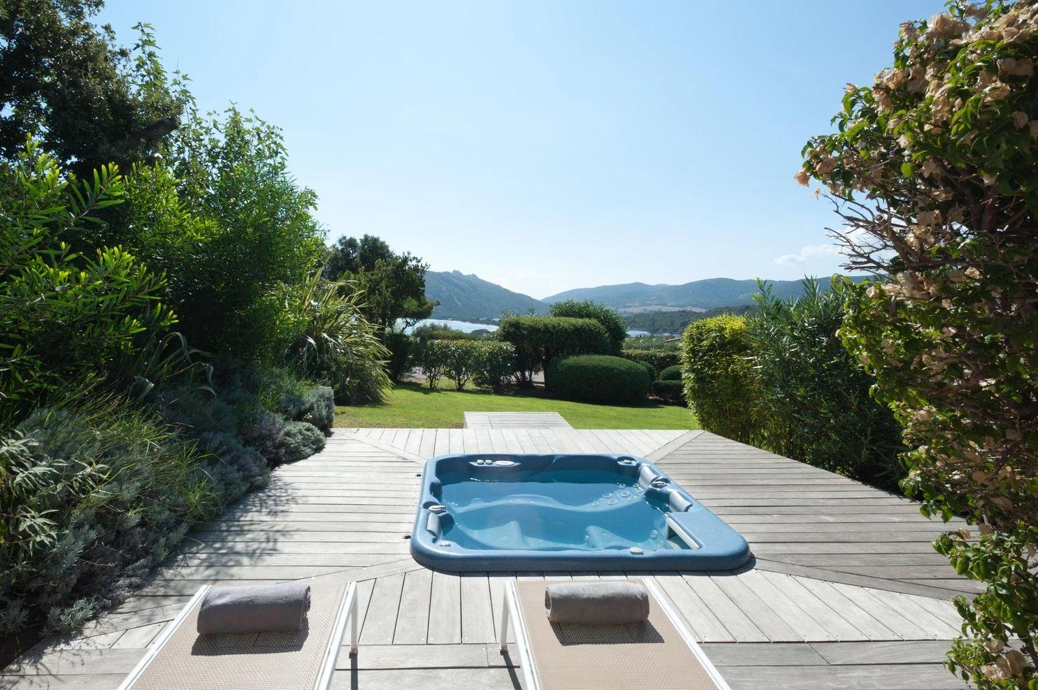 Villas avec bains à remous à louer à Santa Giulia