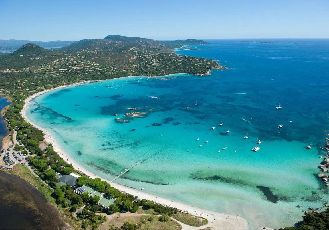 La baie de santa giulia pour votre location de vacances en Corse
