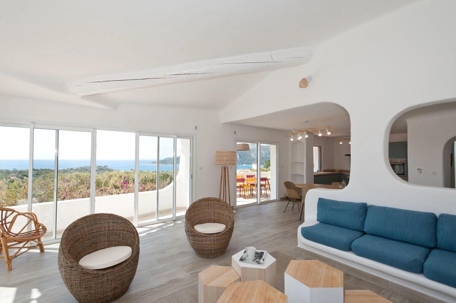 Salon très spacieux dans nos grandes maisons à Santa Giulia