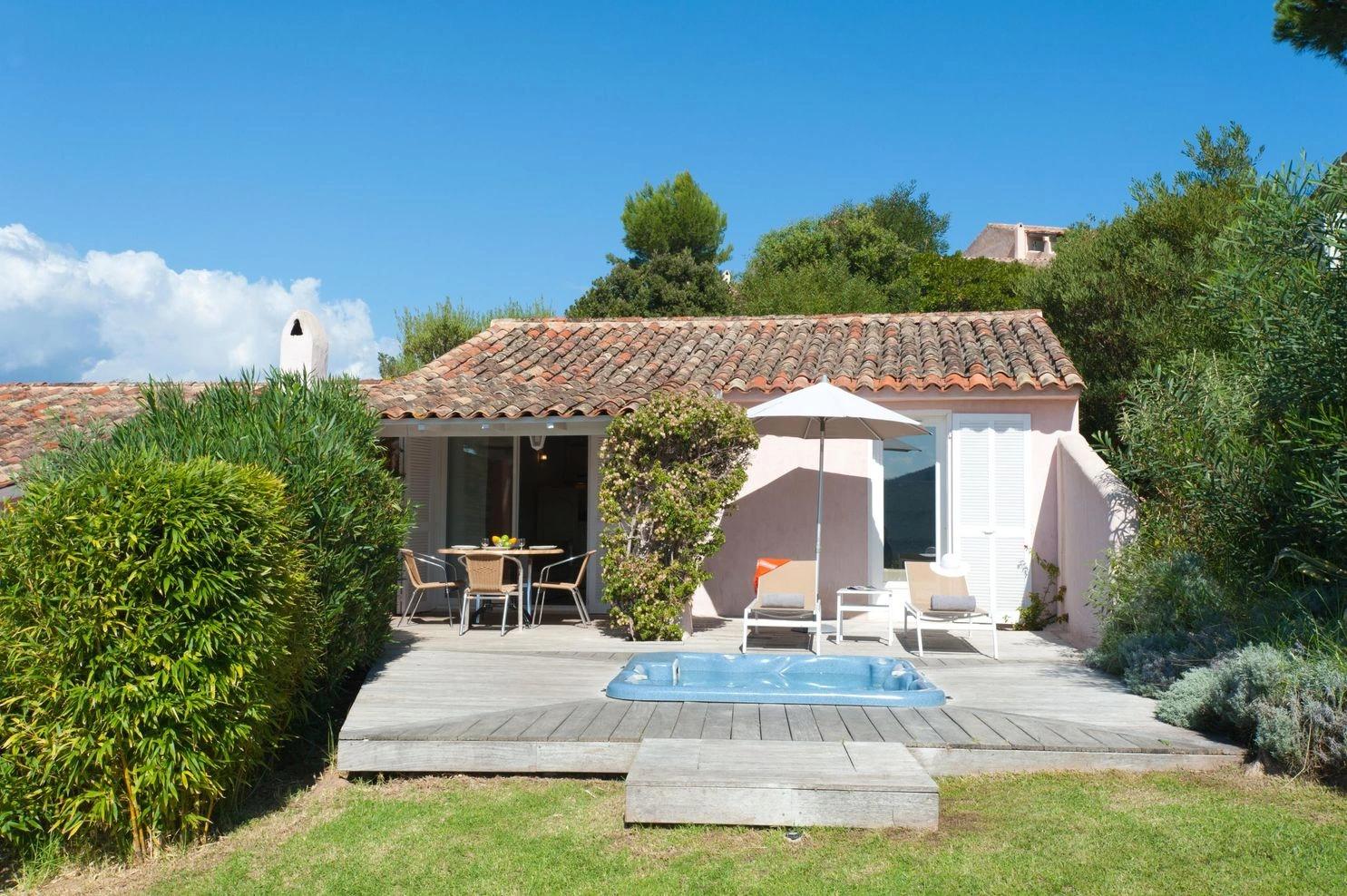 Villa de vacances avec jacuzzi à louer à Santa Giulia