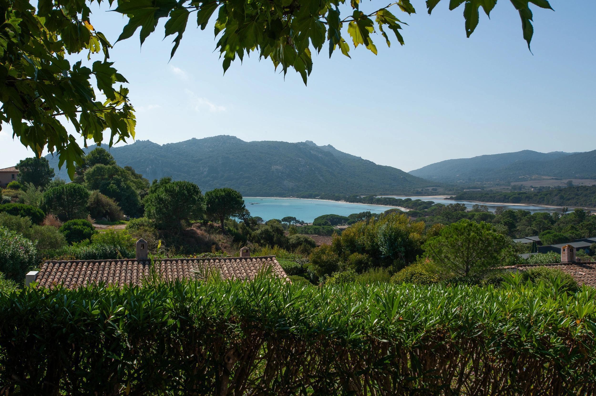 Villa 2 chambres à louer avec vue mer à Santa Giulia en Corse